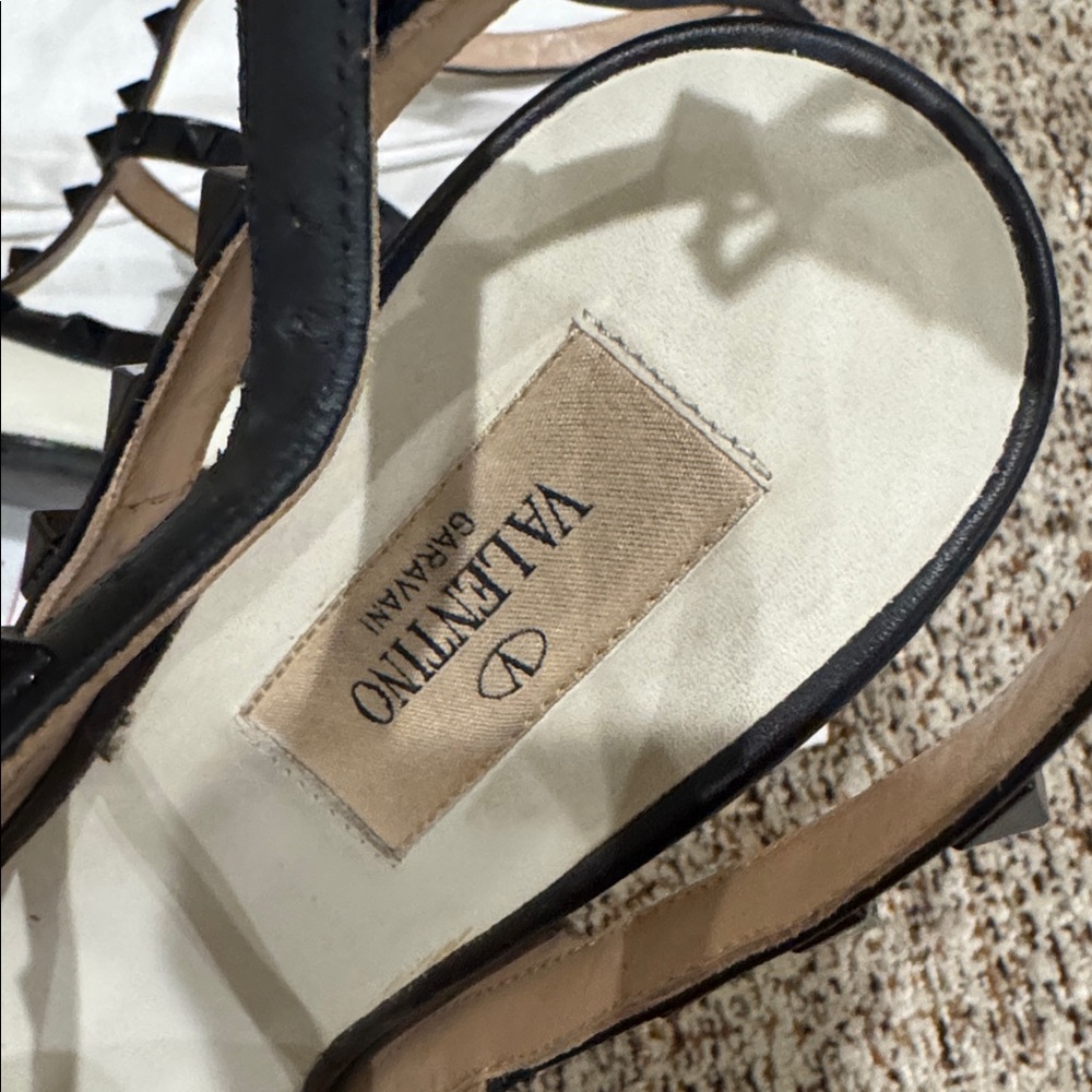 Valentino Black and Cream Rockstud Heels - Picture 8 of 10